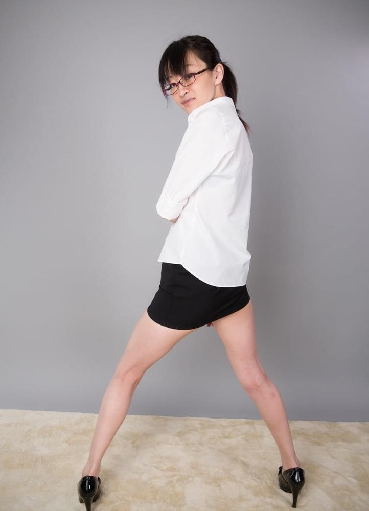 25P Ayaka Legs Black Skirt and Heels