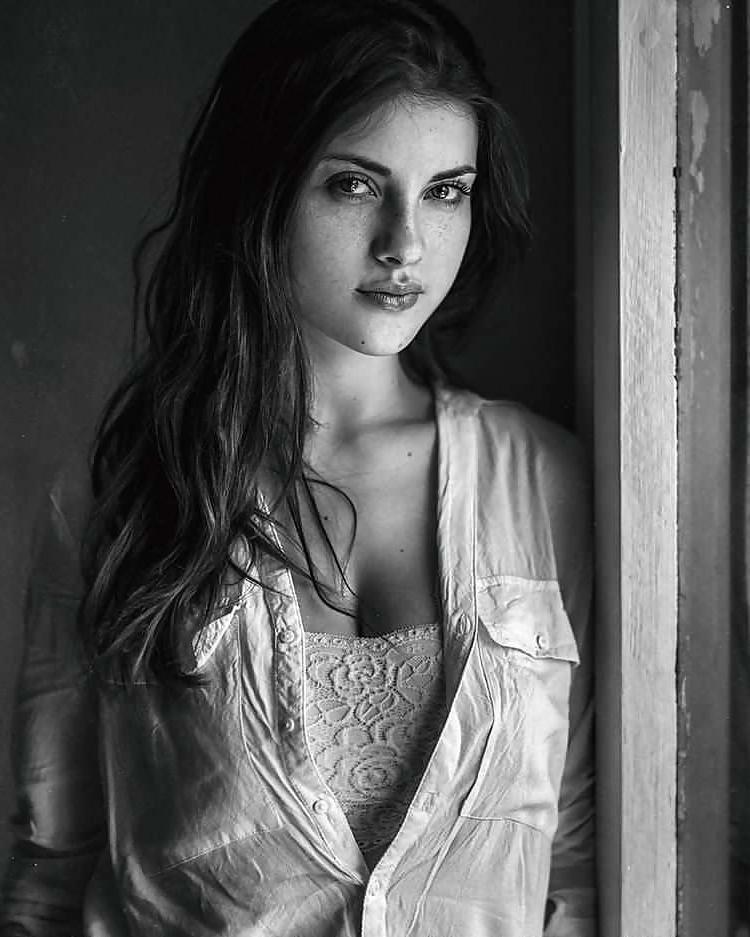 25P Judit Guerra Gorgeous and Nude