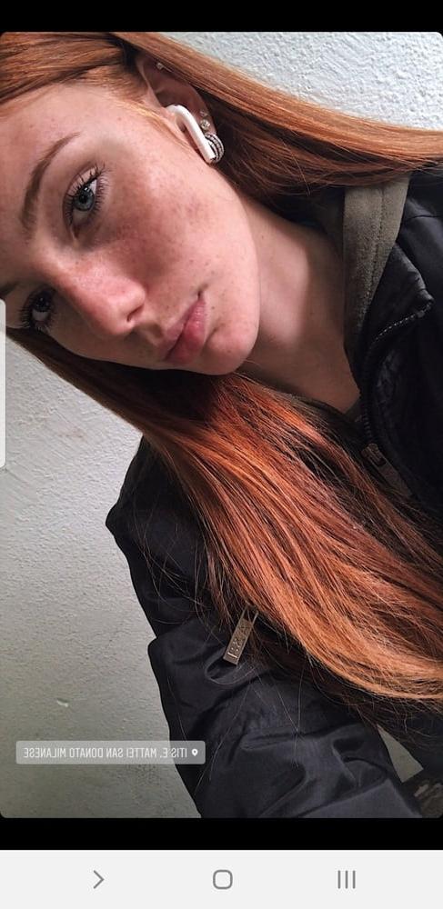 19P Sexy red girl