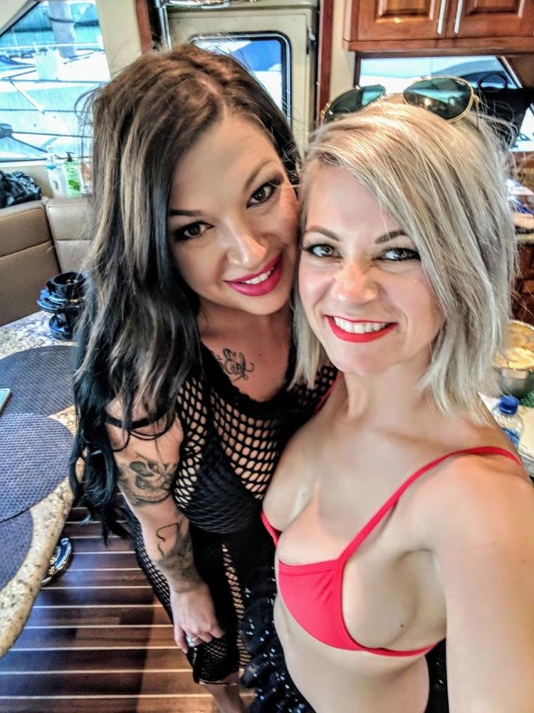 25P Rich Milf Amanda Exposed as a Slut
