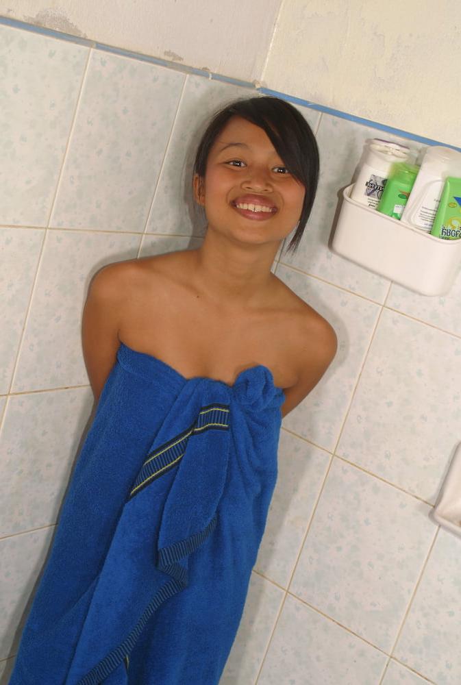 25P Lily Shower