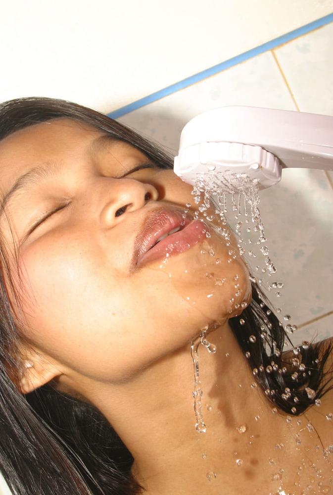 25P Lily Shower