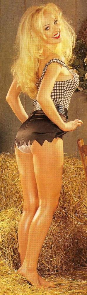 10P Leg Show Magazine - Gorgeous Blonde &amp; Gorgeous Legs