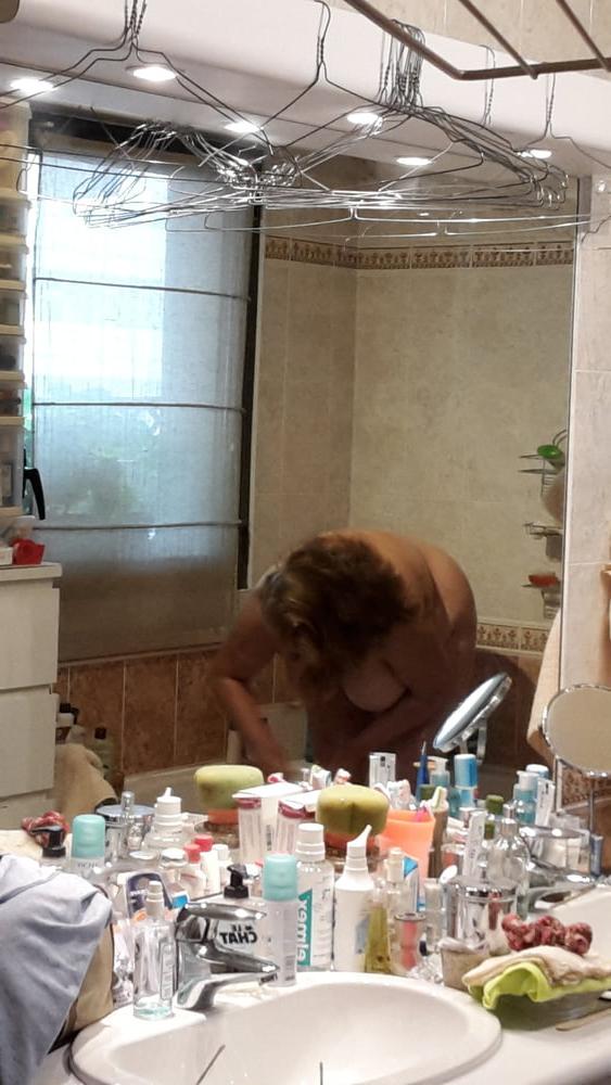 11P MY FEMALE TO THE SHOWER