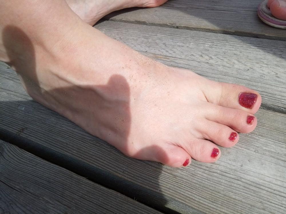 5P Lady L sexy foot.