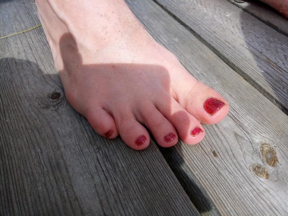 5P Lady L sexy foot.