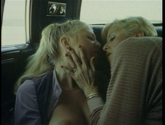25P Kissing from horny Aunt