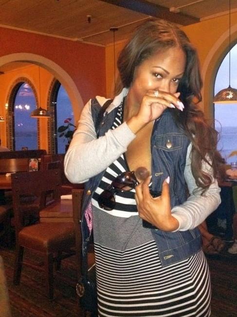 25P women showing off their pussy or breast in restaurant