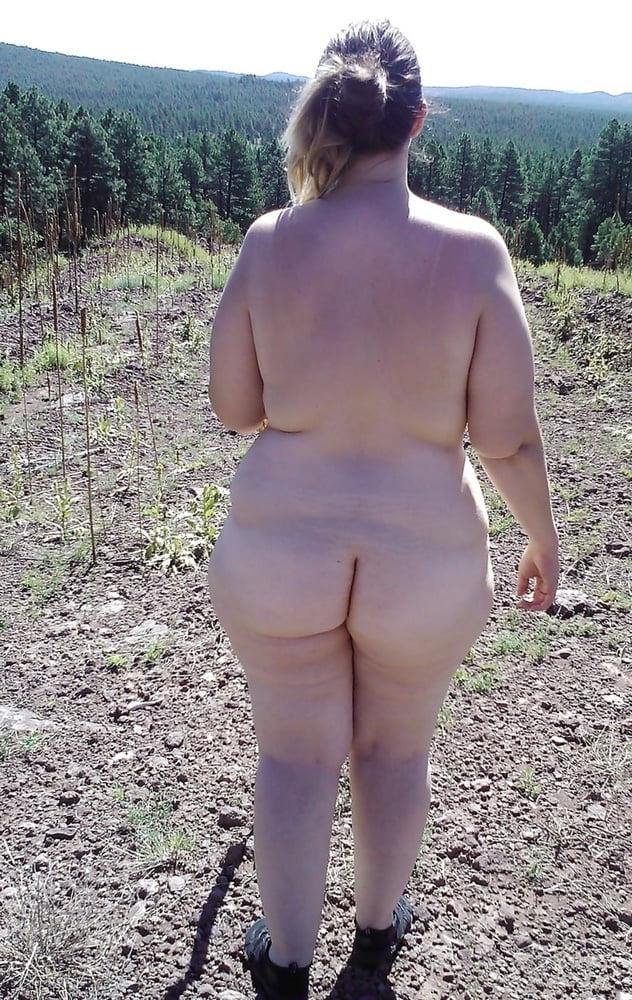 10P Brigitte jeune nue dans la nature