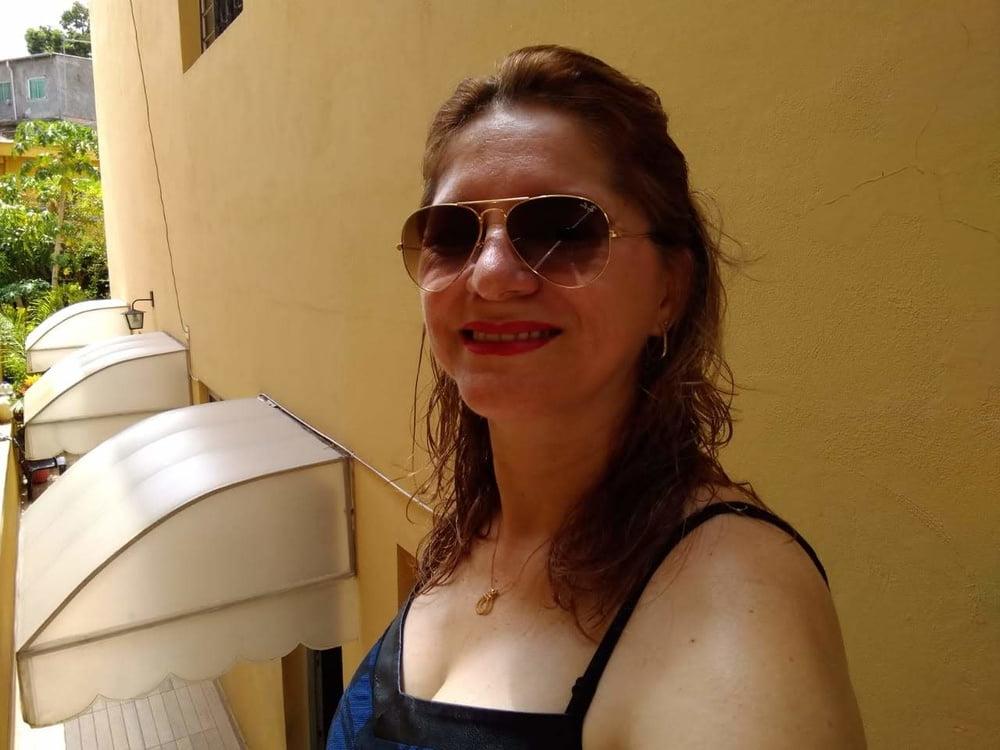 20P Simple and sexy gorgeous milf