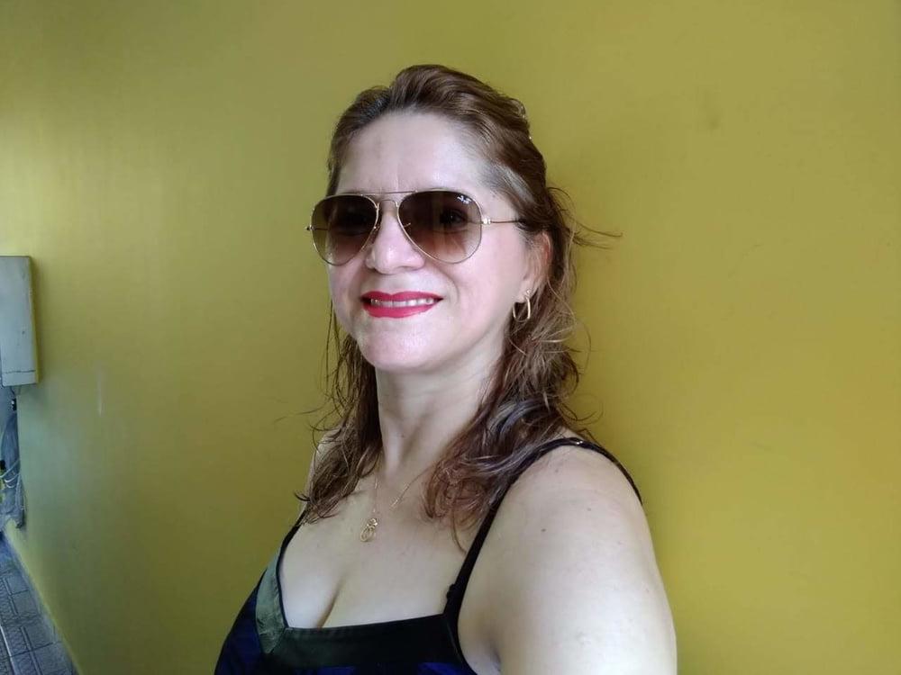 20P Simple and sexy gorgeous milf