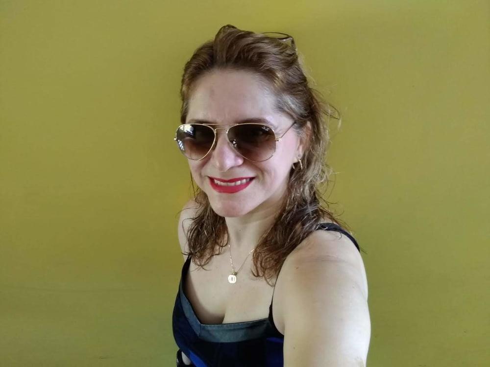 20P Simple and sexy gorgeous milf