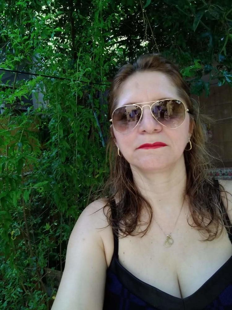 20P Simple and sexy gorgeous milf