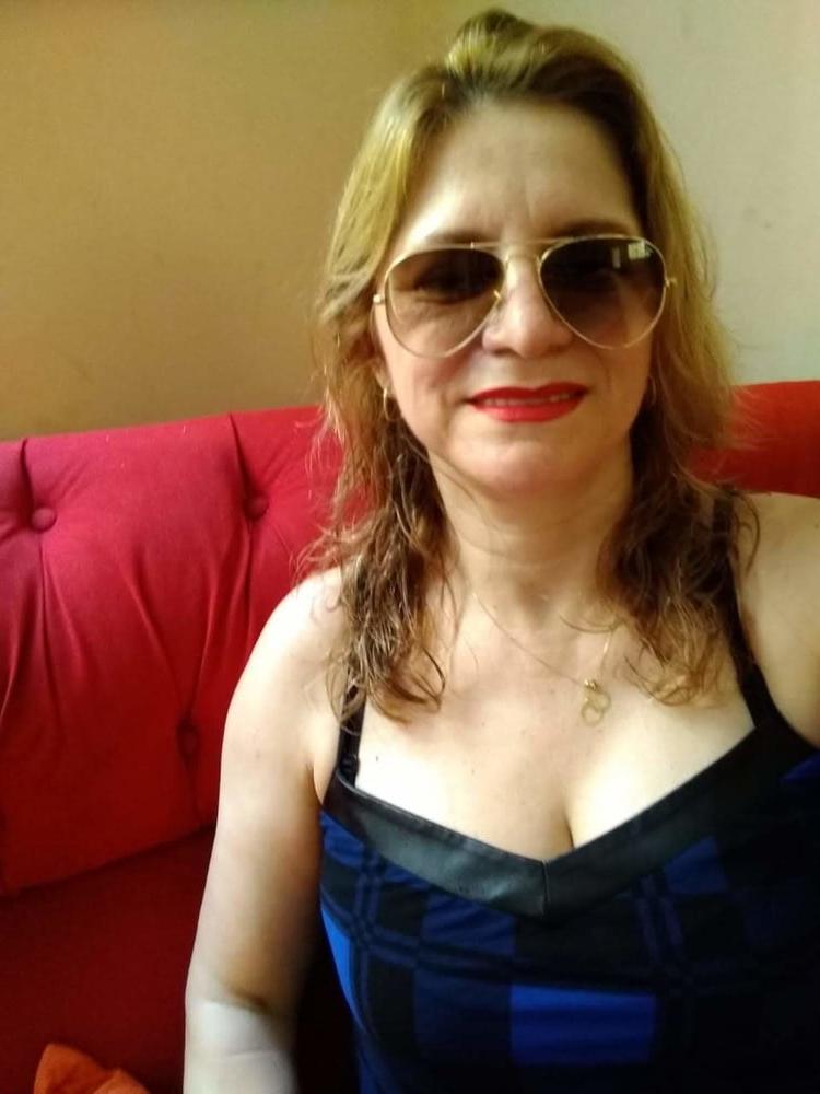 20P Simple and sexy gorgeous milf