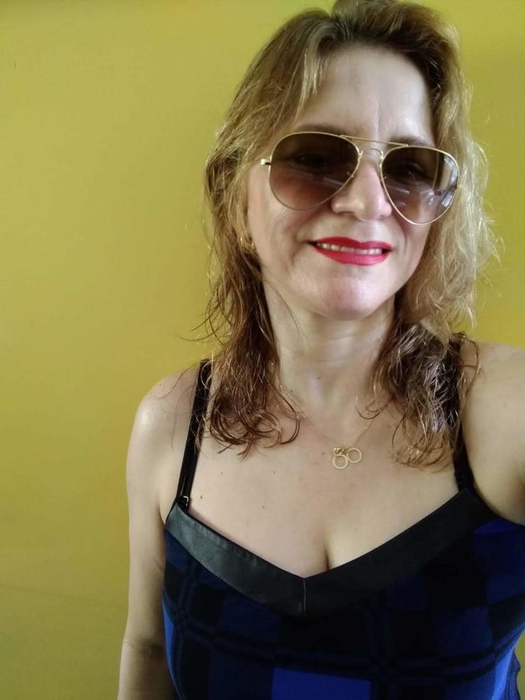20P Simple and sexy gorgeous milf