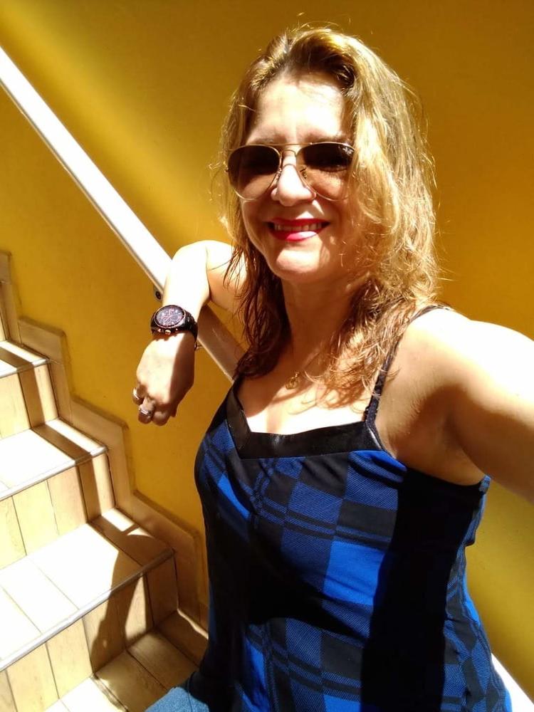 20P Simple and sexy gorgeous milf