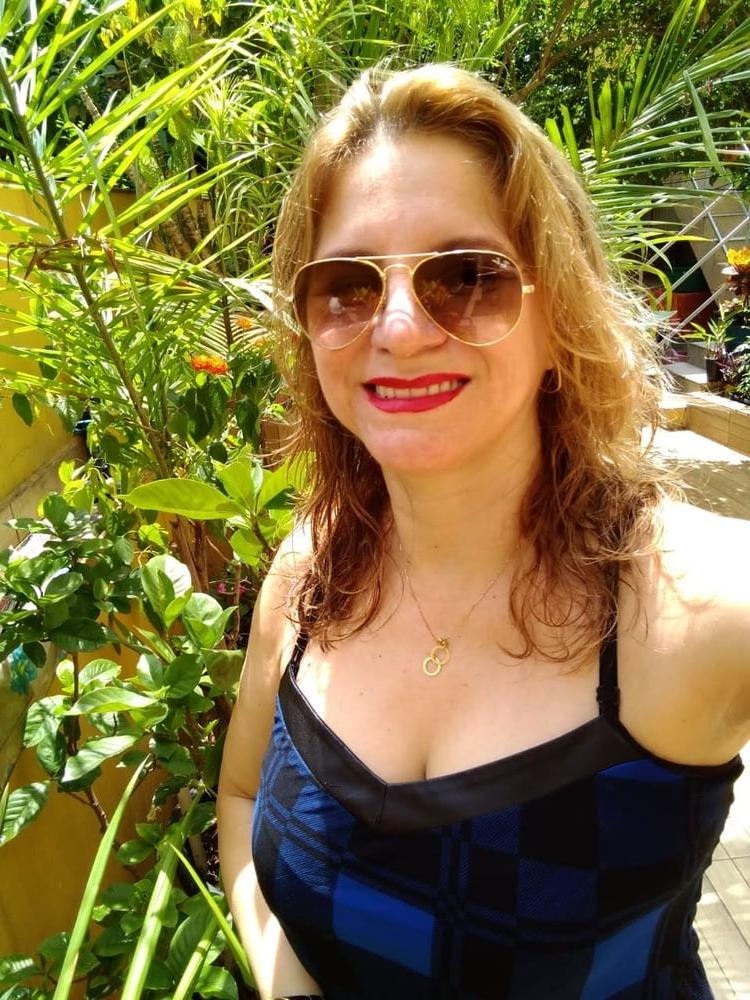 20P Simple and sexy gorgeous milf