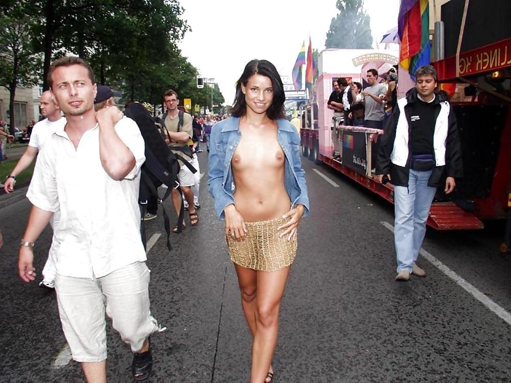 25P FLASHING IN PUBLIC - NOEMI