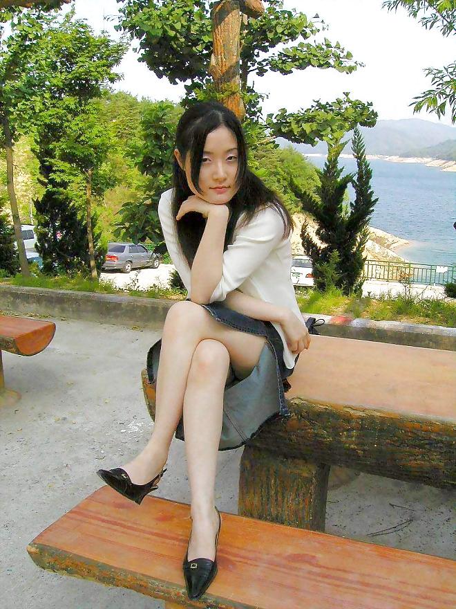 25P Korean girl nude in public