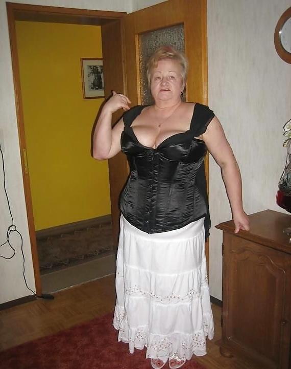 25P Help. Im addicted 2 granny cleavage