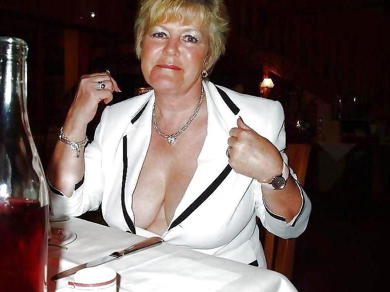 25P Help. Im addicted 2 granny cleavage