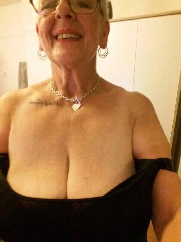 25P Help. Im addicted 2 granny cleavage