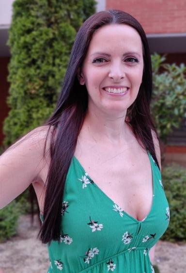 19P Mature ladies braless cleavage pokies 184
