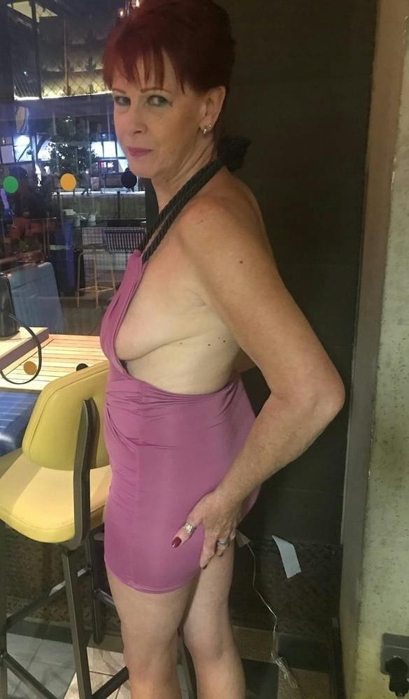 20P Mature ladies braless cleavage pokies 181