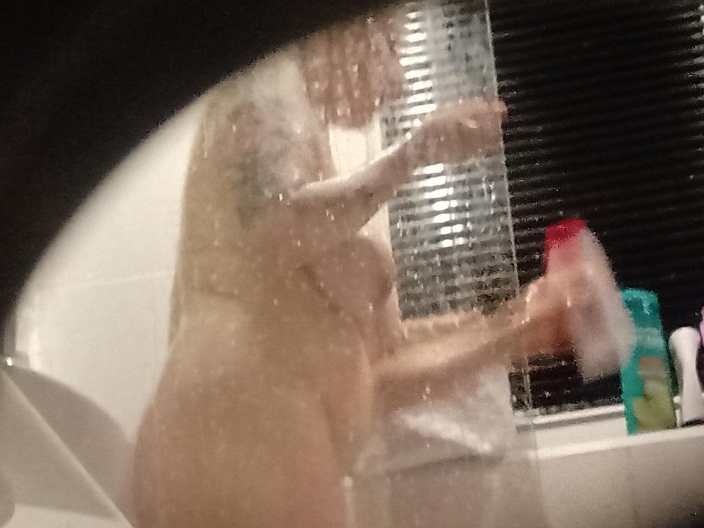 23P Milf wife Anette voyeur shower challenge