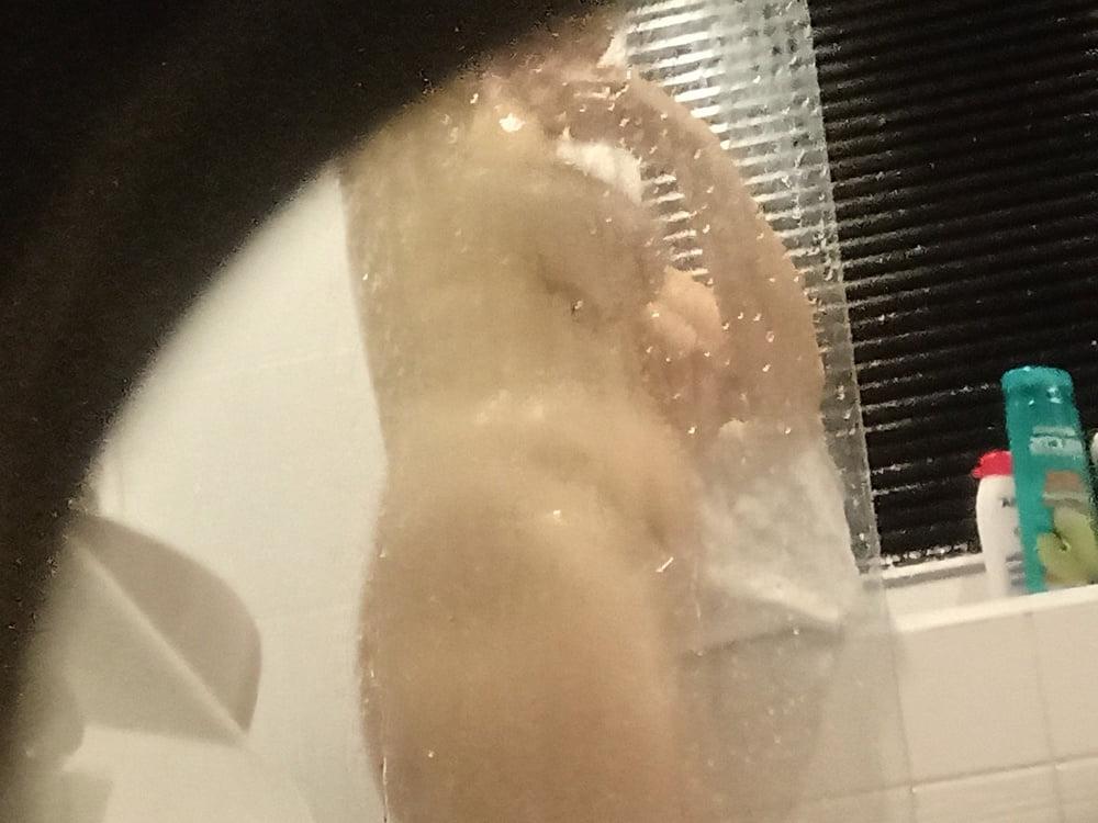 23P Milf wife Anette voyeur shower challenge