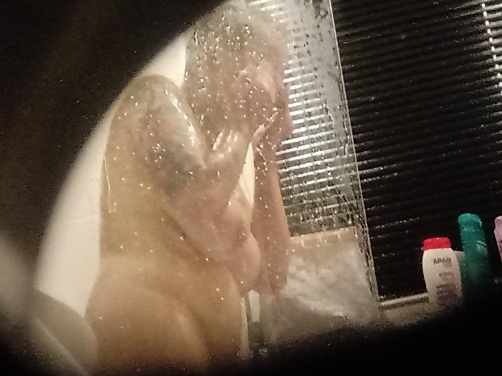 23P Milf wife Anette voyeur shower challenge