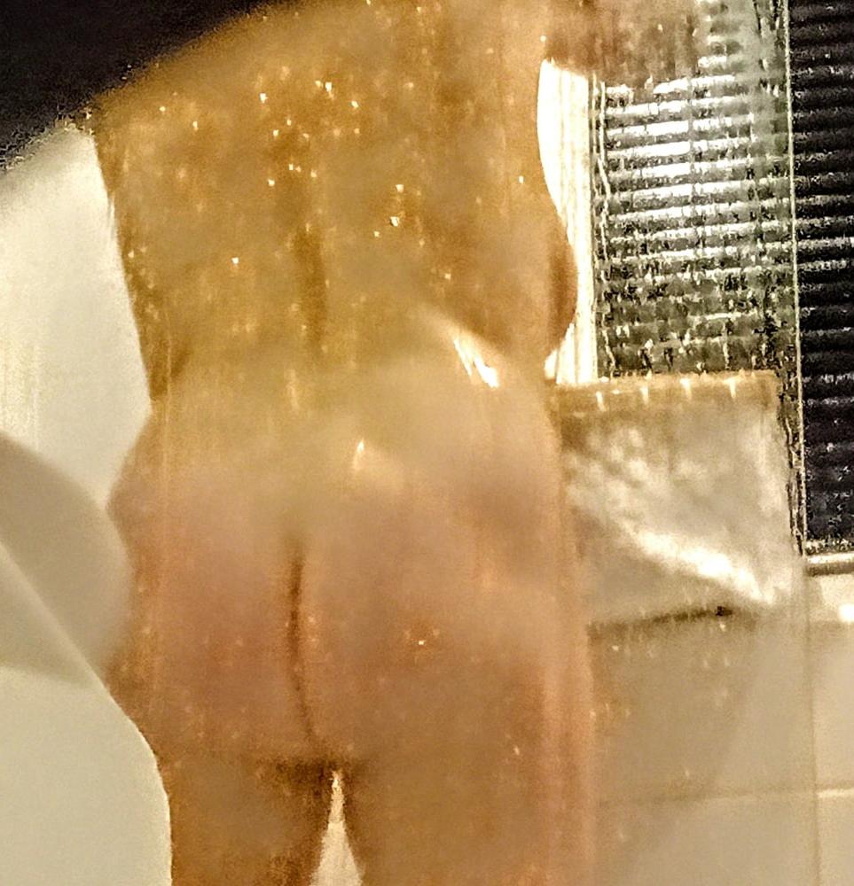 23P Milf wife Anette voyeur shower challenge