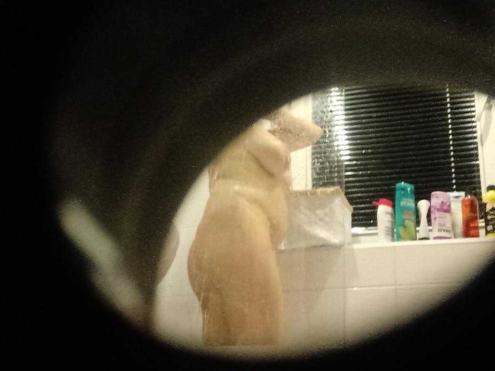 23P Milf wife Anette voyeur shower challenge