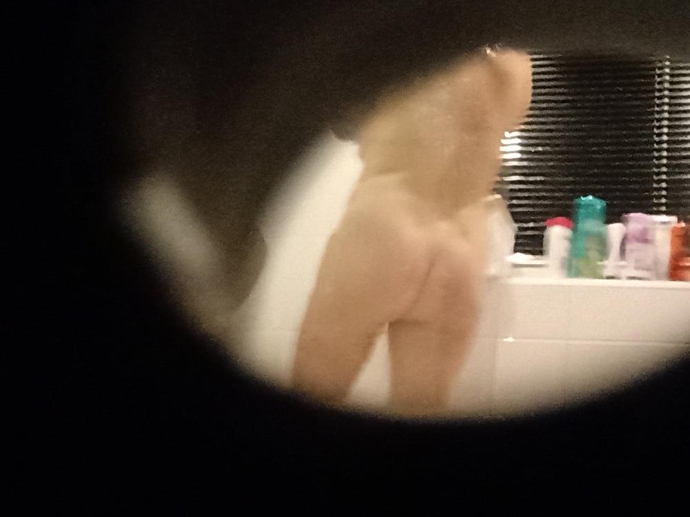 23P Milf wife Anette voyeur shower challenge