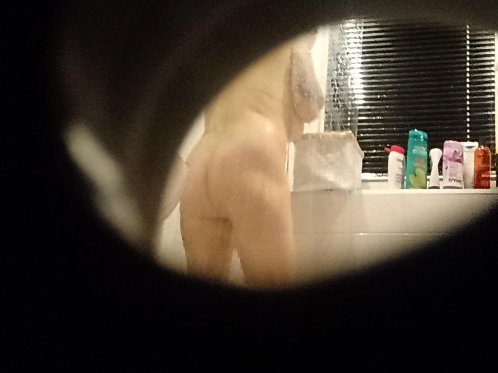 23P Milf wife Anette voyeur shower challenge