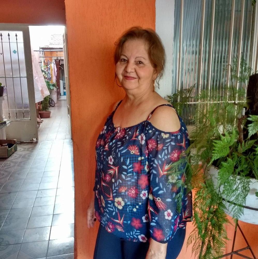 23P this grandma is very sensual makes you want to suck