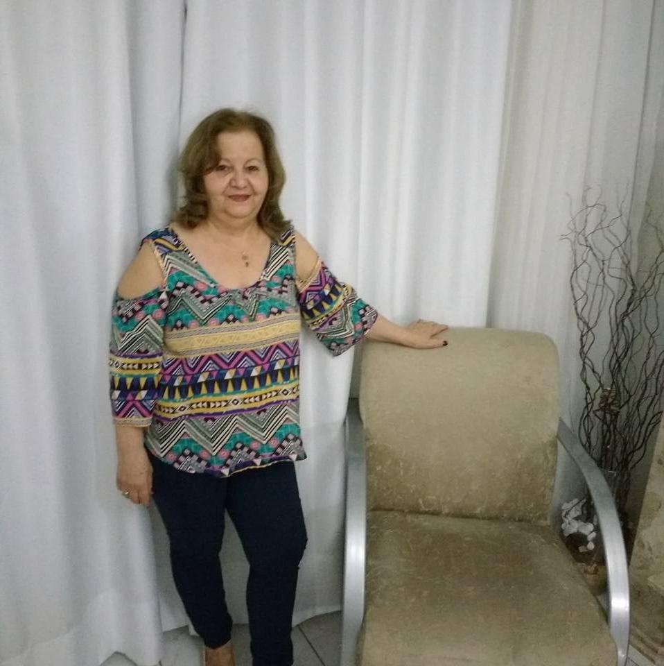 23P this grandma is very sensual makes you want to suck
