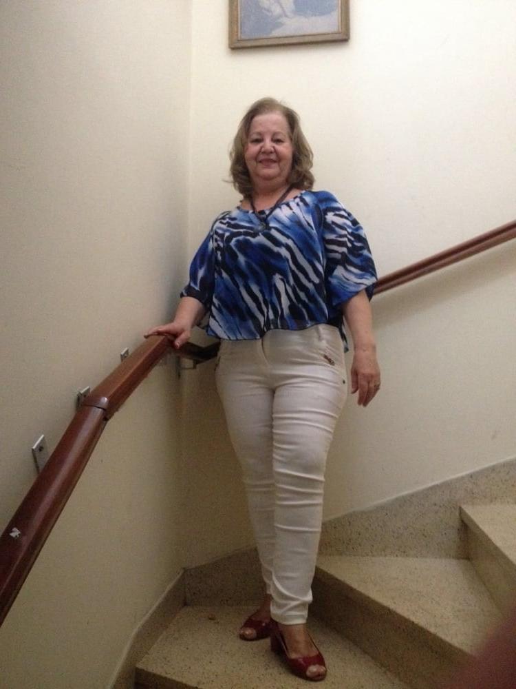 23P this grandma is very sensual makes you want to suck
