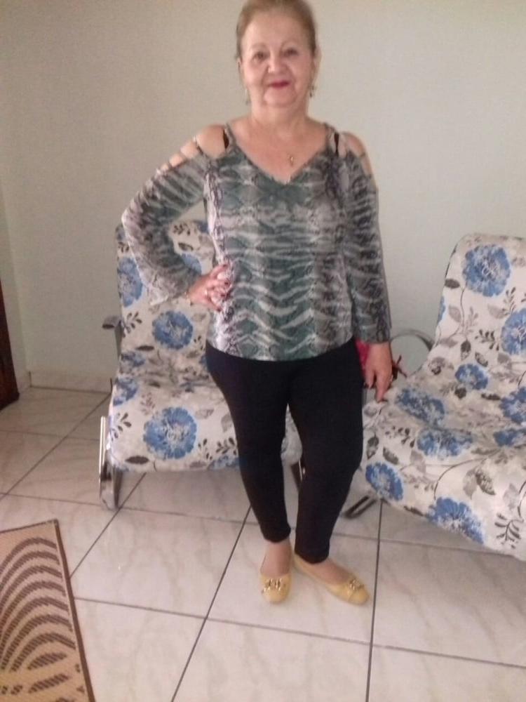 23P this grandma is very sensual makes you want to suck