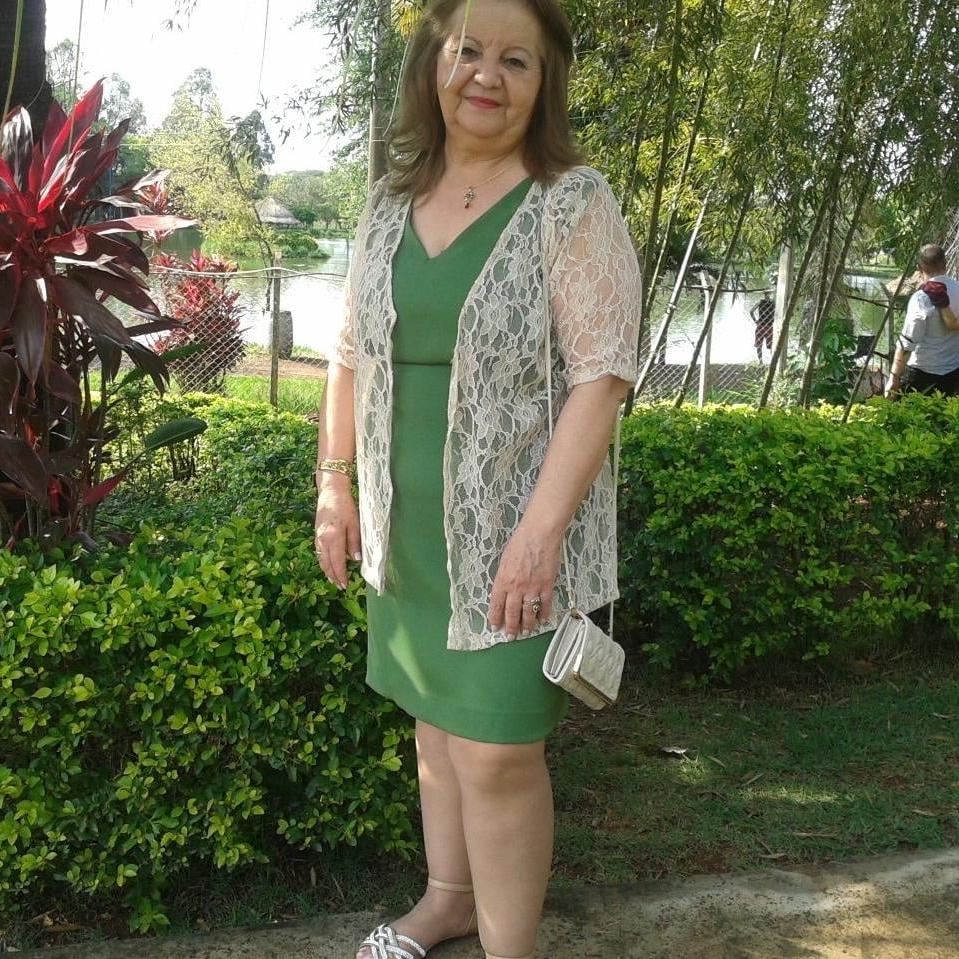 23P this grandma is very sensual makes you want to suck