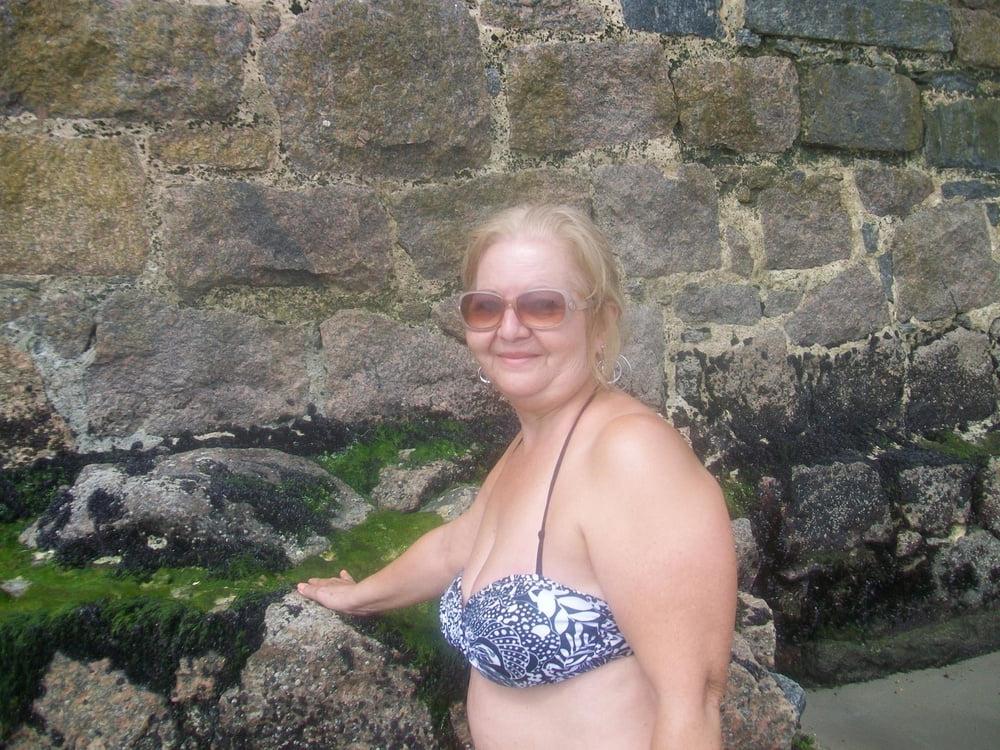 23P this grandma is very sensual makes you want to suck