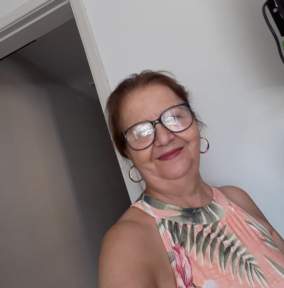 23P this grandma is very sensual makes you want to suck