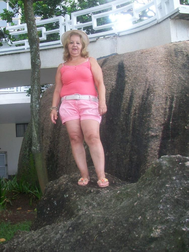 23P this grandma is very sensual makes you want to suck