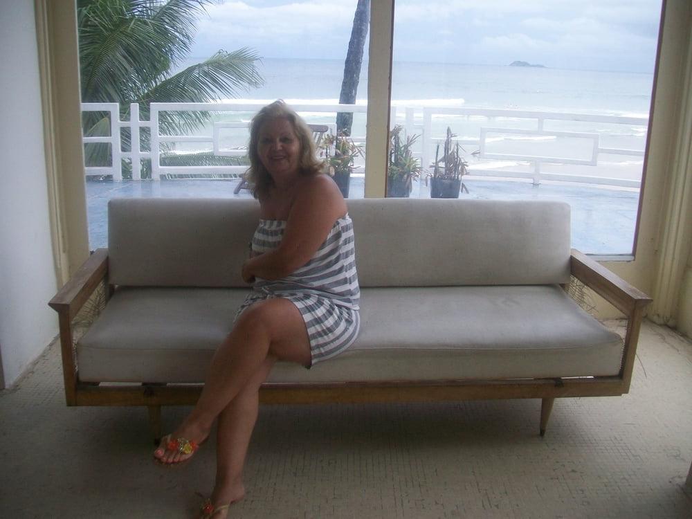 23P this grandma is very sensual makes you want to suck