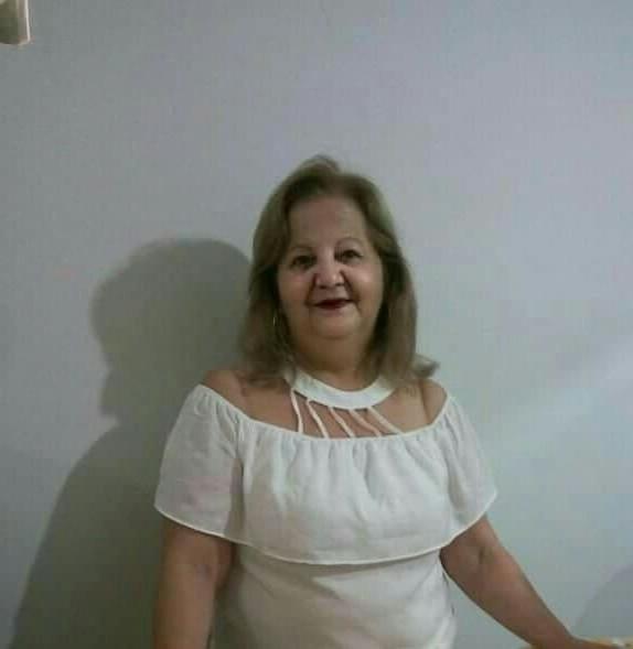 23P this grandma is very sensual makes you want to suck