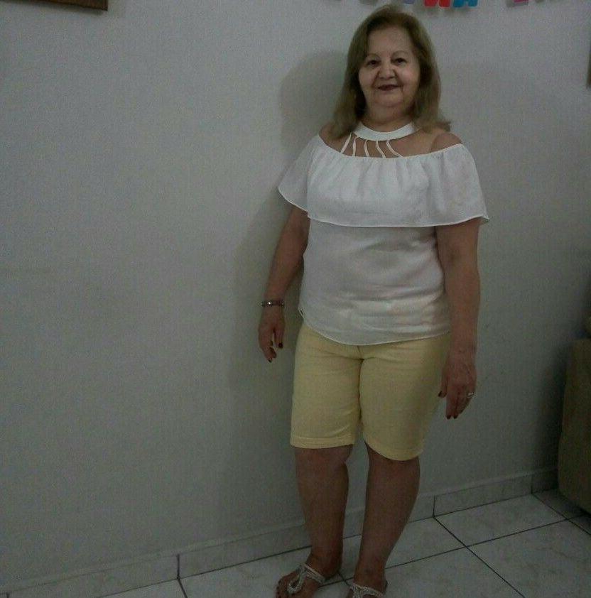 23P this grandma is very sensual makes you want to suck