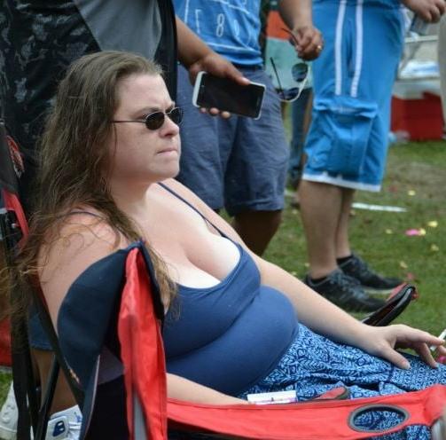 20P Mature ladies braless cleavage pokies 183