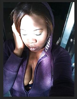 25P Ebony Cleavage Queens