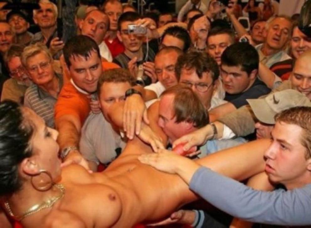 25P Fun In Public ( sex and flashers)