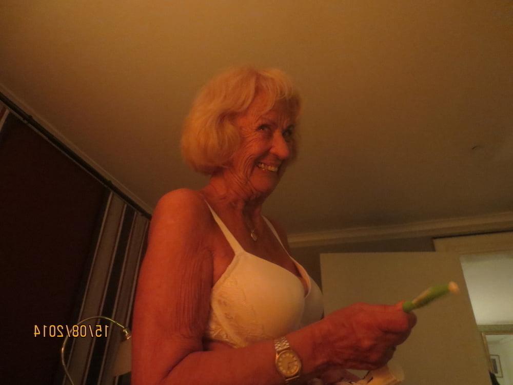 25P Sexy Grandma